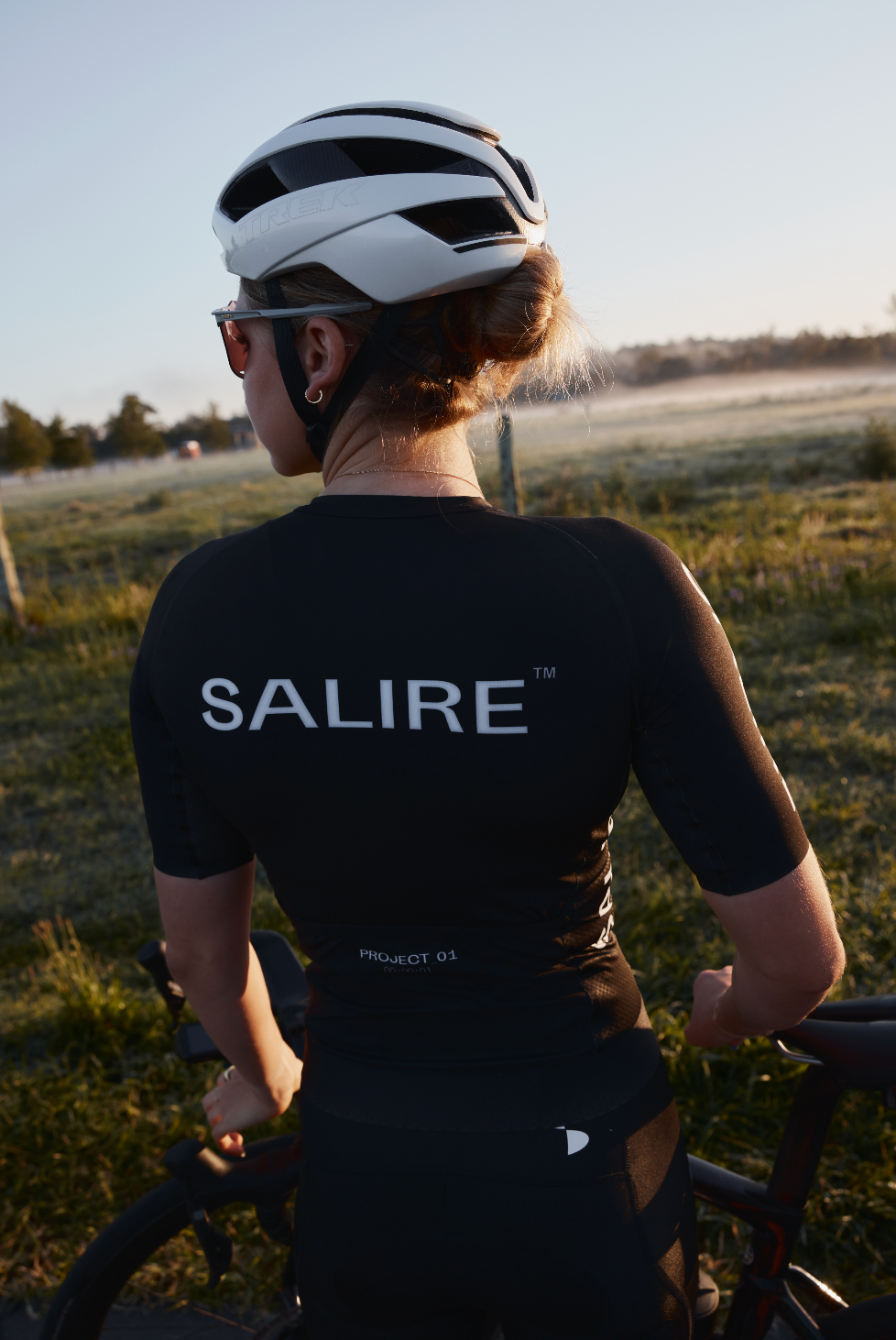 salire women's black cycling jersey